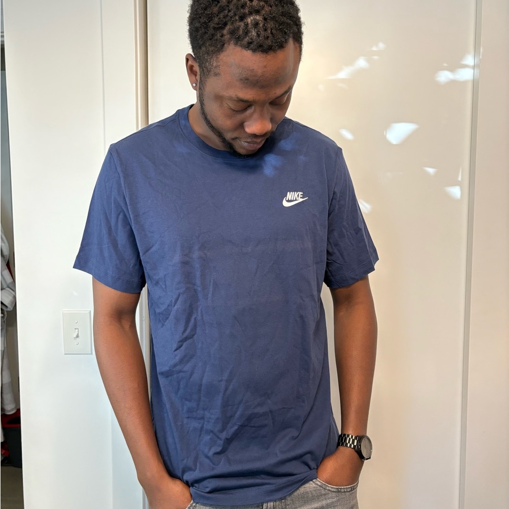 Nike Men's Navy Short Sleeve Tee